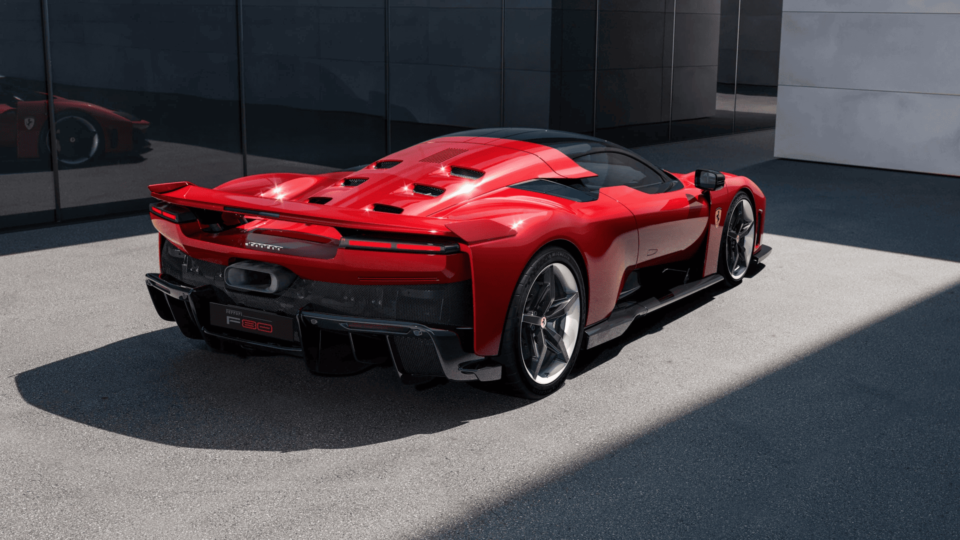 Ferrari F80: Новый суперкар с 1200-сильной гибридной системой — цена и характеристики