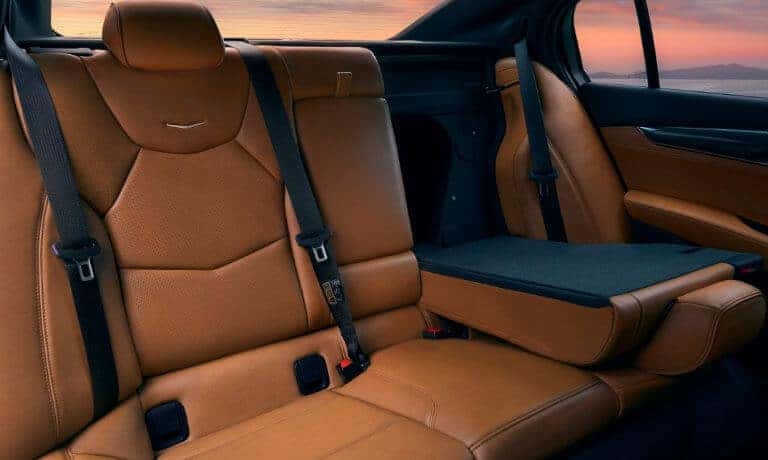 Американская мощь и стиль: обзор Cadillac CT5 для дорог Казахстана