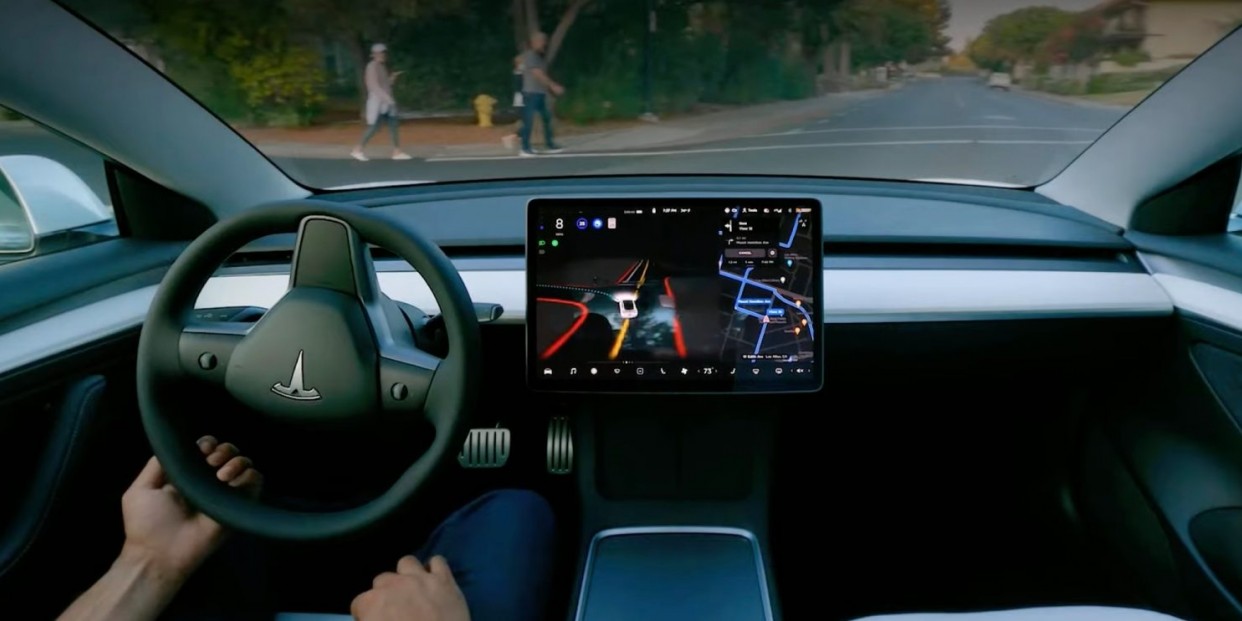 Tesla запускает автомобили с автодоставкой прямо с завода и готовит революцию в беспилотных перевозках
