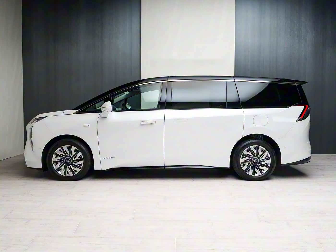 Buick представил в Китае новый Electra Encasa: семейный минивэн с запасом хода до 1320 км