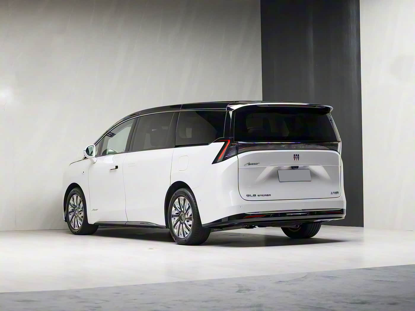 Buick представил в Китае новый Electra Encasa: семейный минивэн с запасом хода до 1320 км