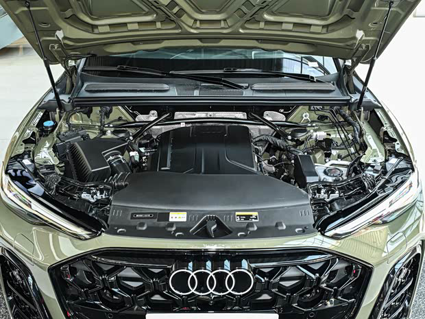 Новый Audi Q5L дебютировал в Китае: платформа PPC, технологии Huawei и обновлённый дизайн