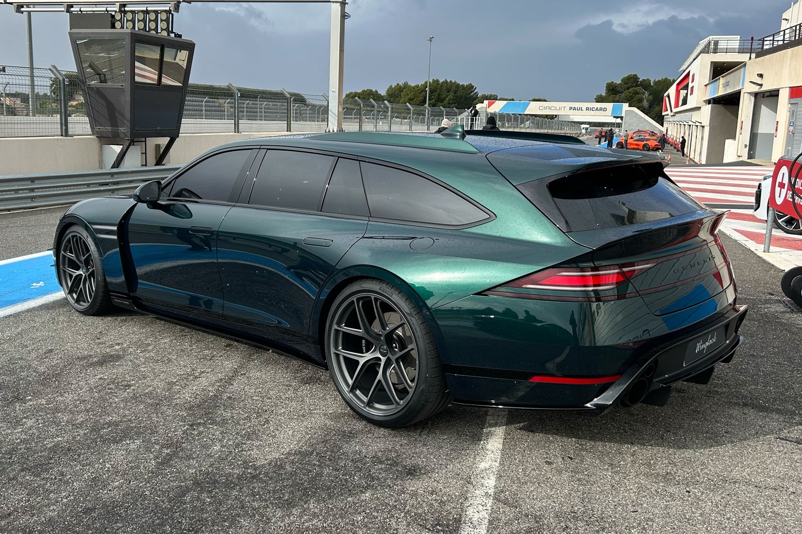 Genesis намекает на возвращение роскошных универсалов: концепт G90 Wingback получает новое развитие