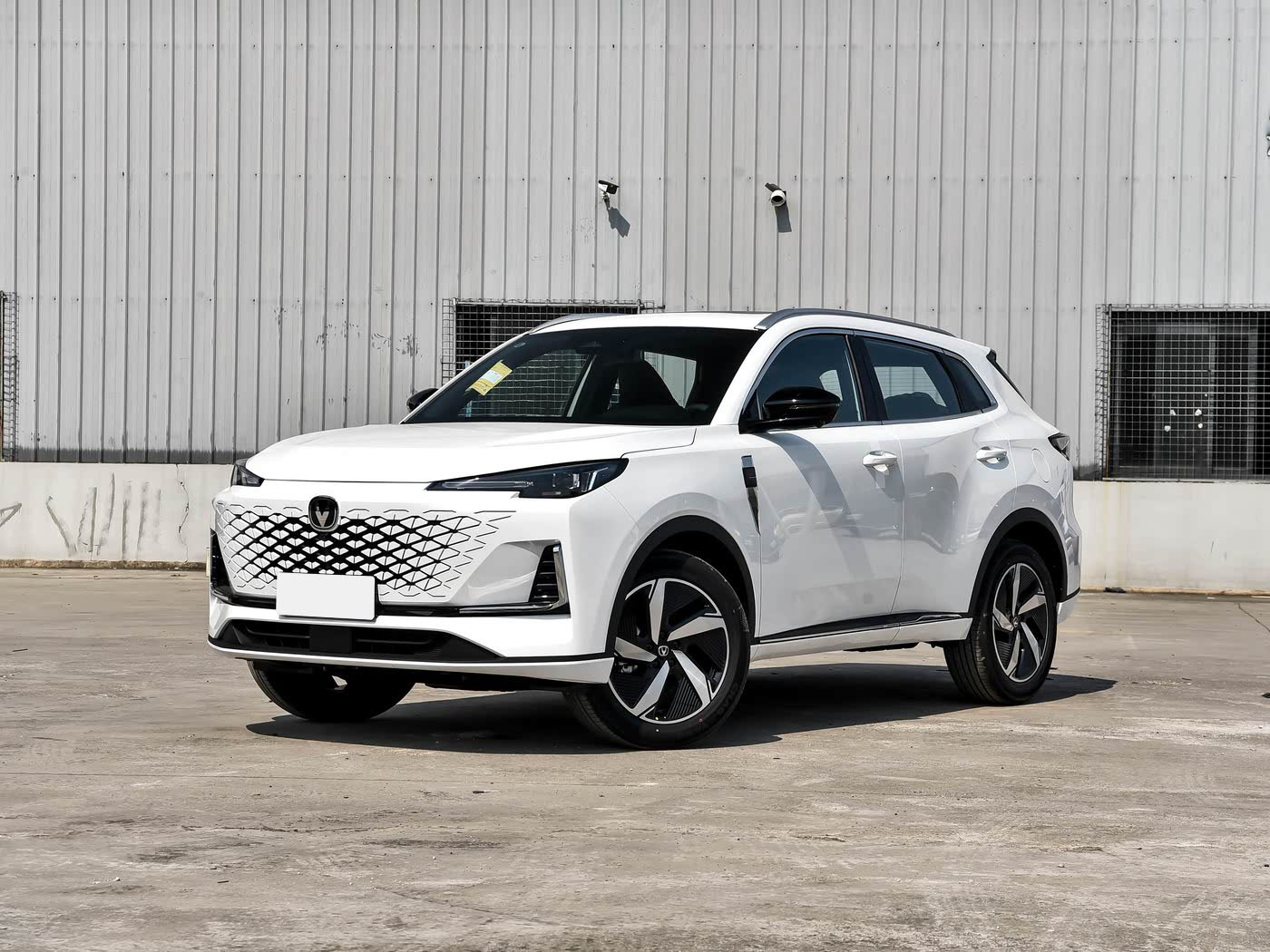 Changan CS55 Plus с обновлённым двигателем и расширенной комплектацией поступил в продажу в Китае