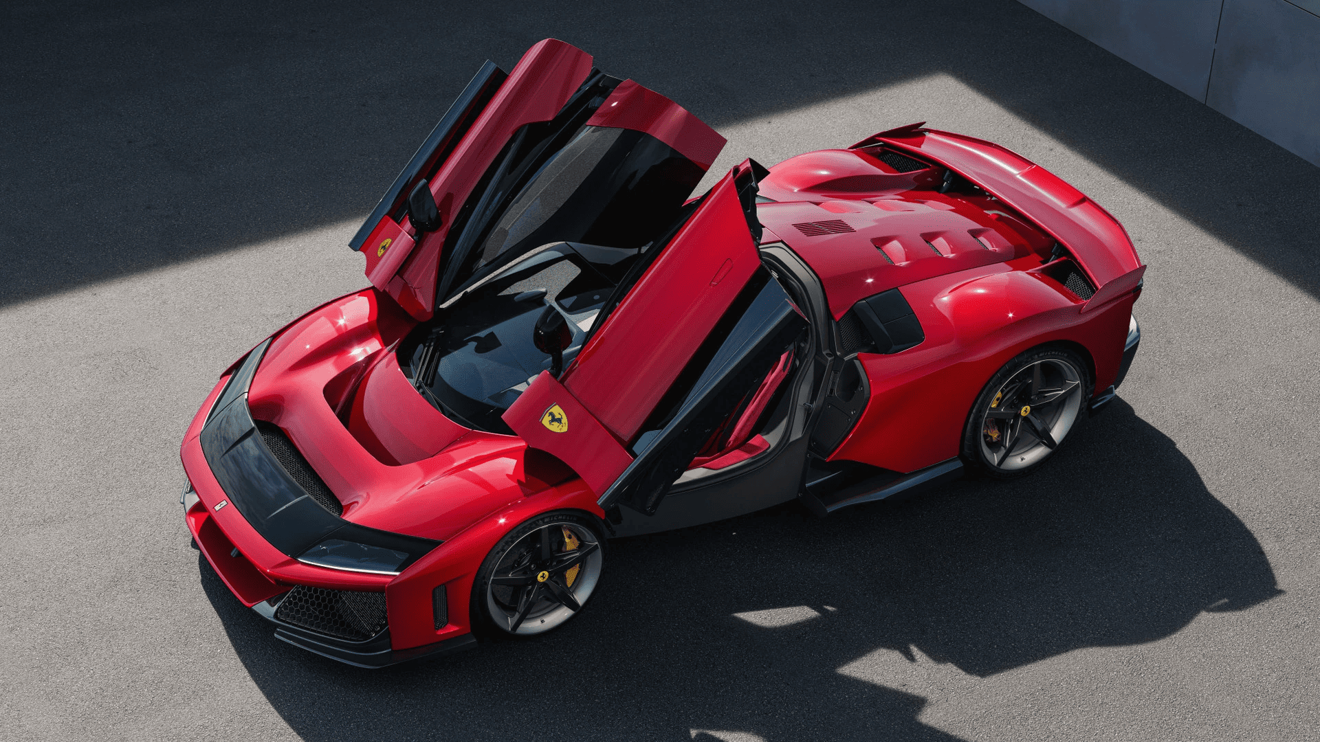 Ferrari F80: Новый суперкар с 1200-сильной гибридной системой — цена и характеристики