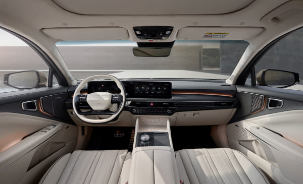 KIA представила обновленные K5 и K8 2026 года: больше функций за разумные деньги