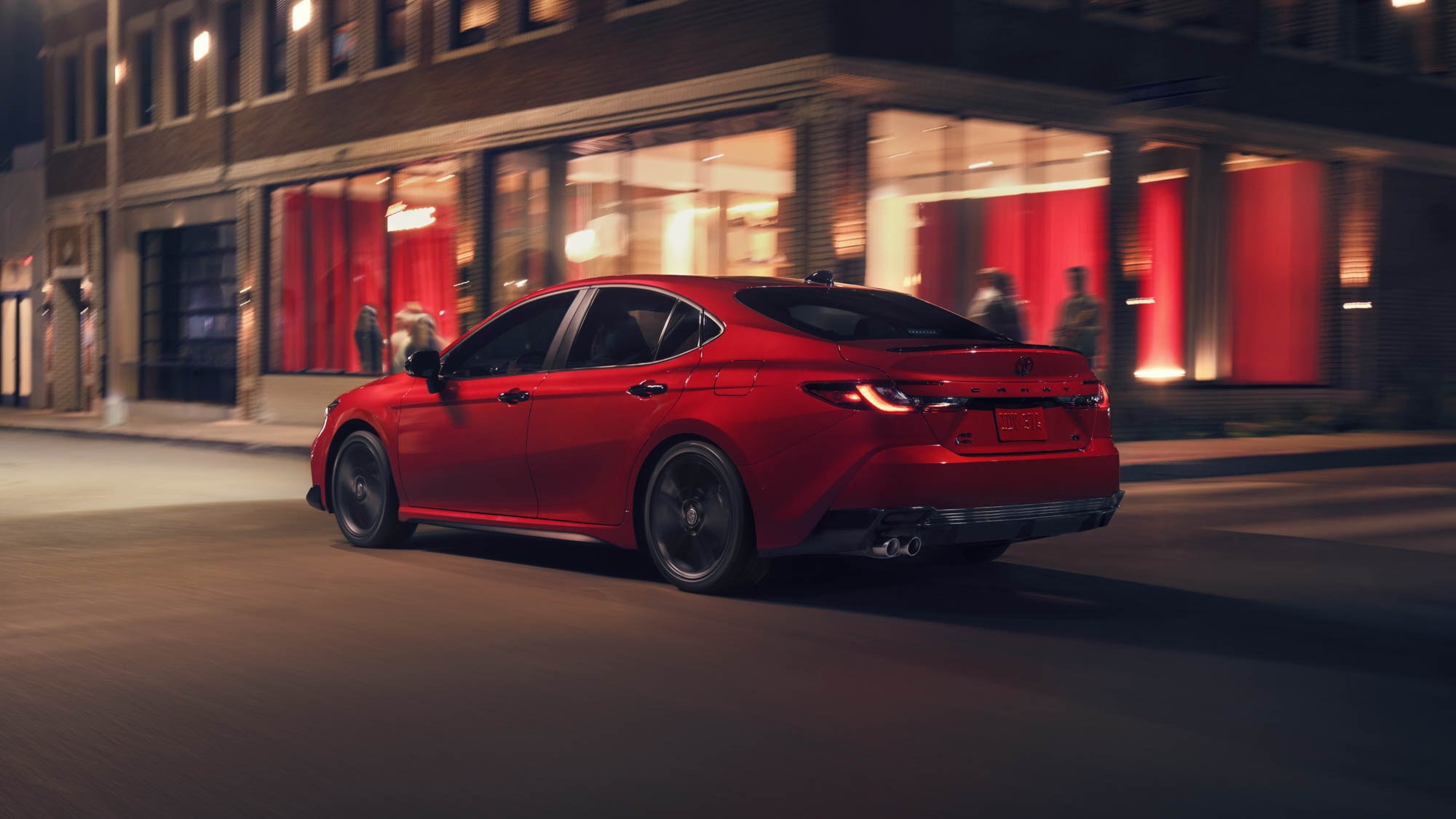 Toyota Camry Nightshade Edition: стильная гибридная новинка с темным акцентом