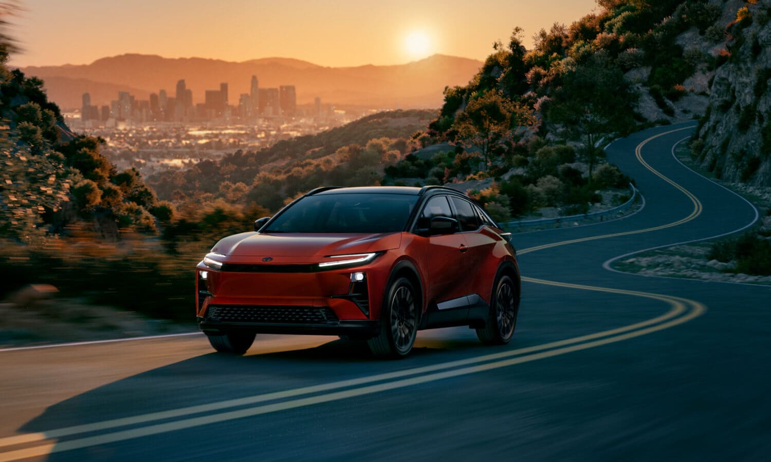 Электрический стиль: Toyota C-HR 2026 — купе-кроссовер нового поколения