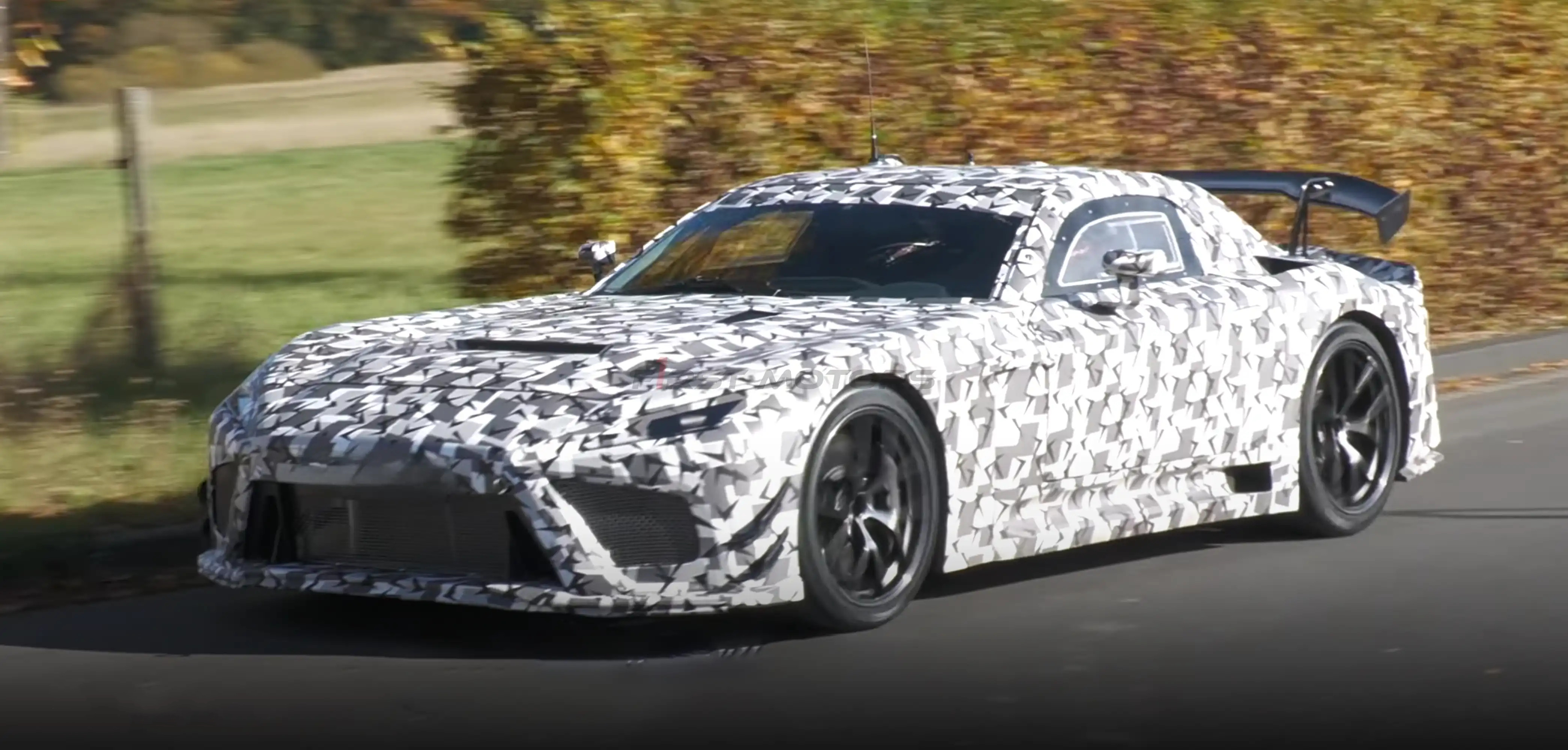 Lexus LFR: новый суперкар готовится стать самым мощным в истории бренда