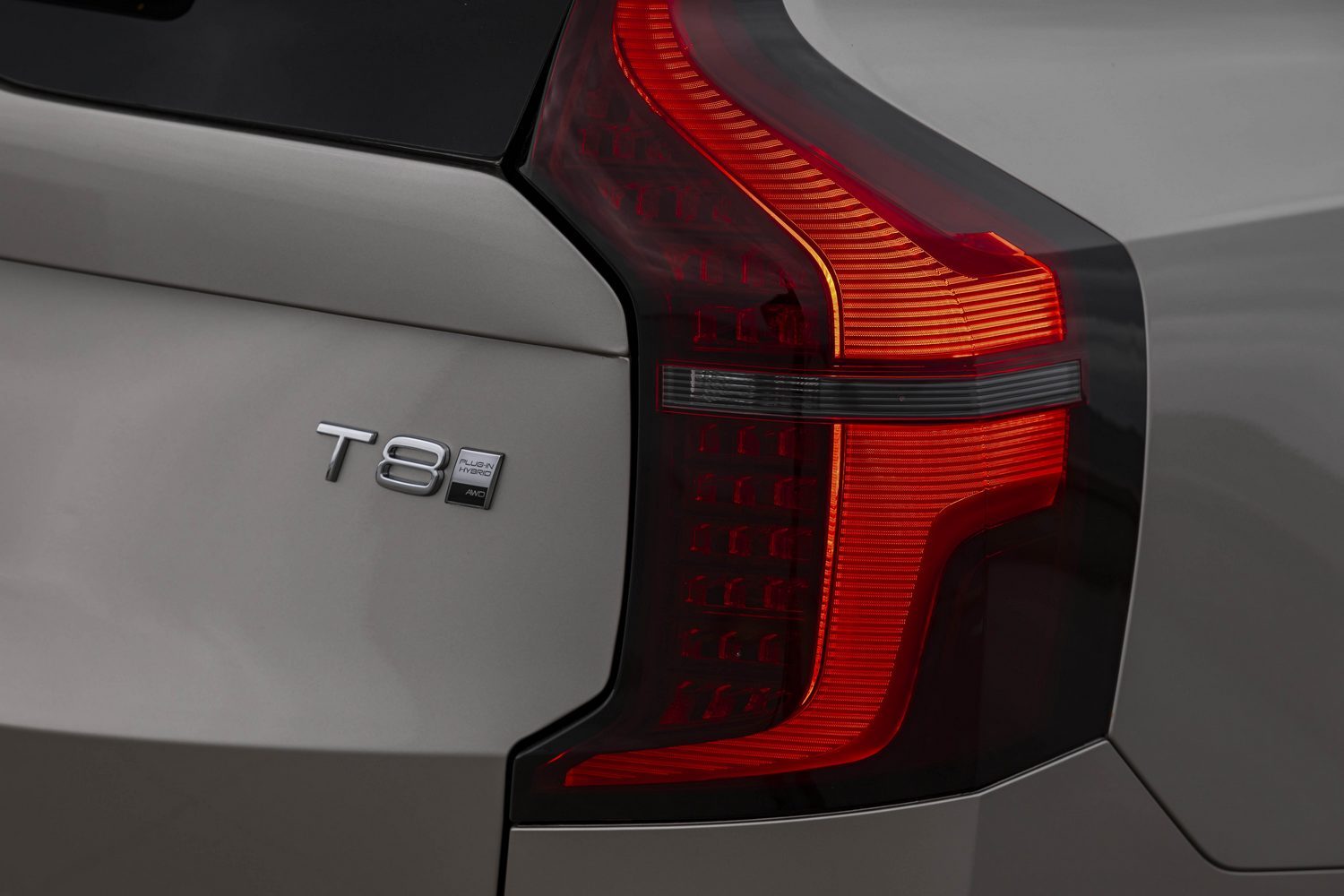 Обзор на новый автомобиль Volvo XC90 T8 2025