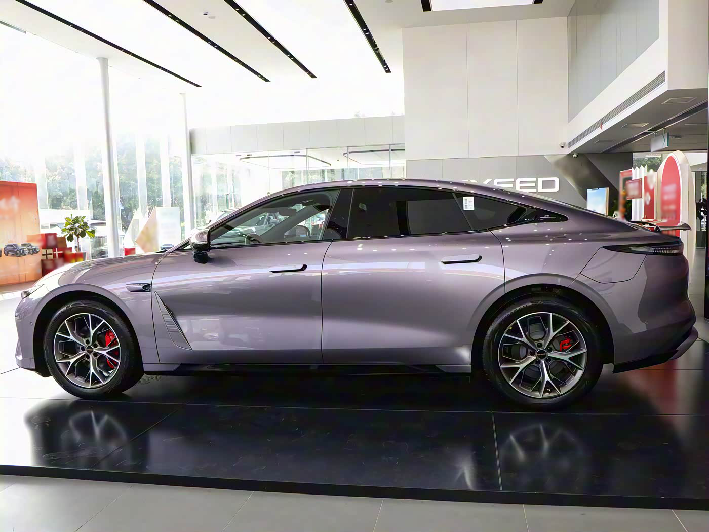 Chery представила обновлённый электроседан Exeed Exlantix ES 2026 с батареей 97,7 кВт·ч и запасом хода до 860 км