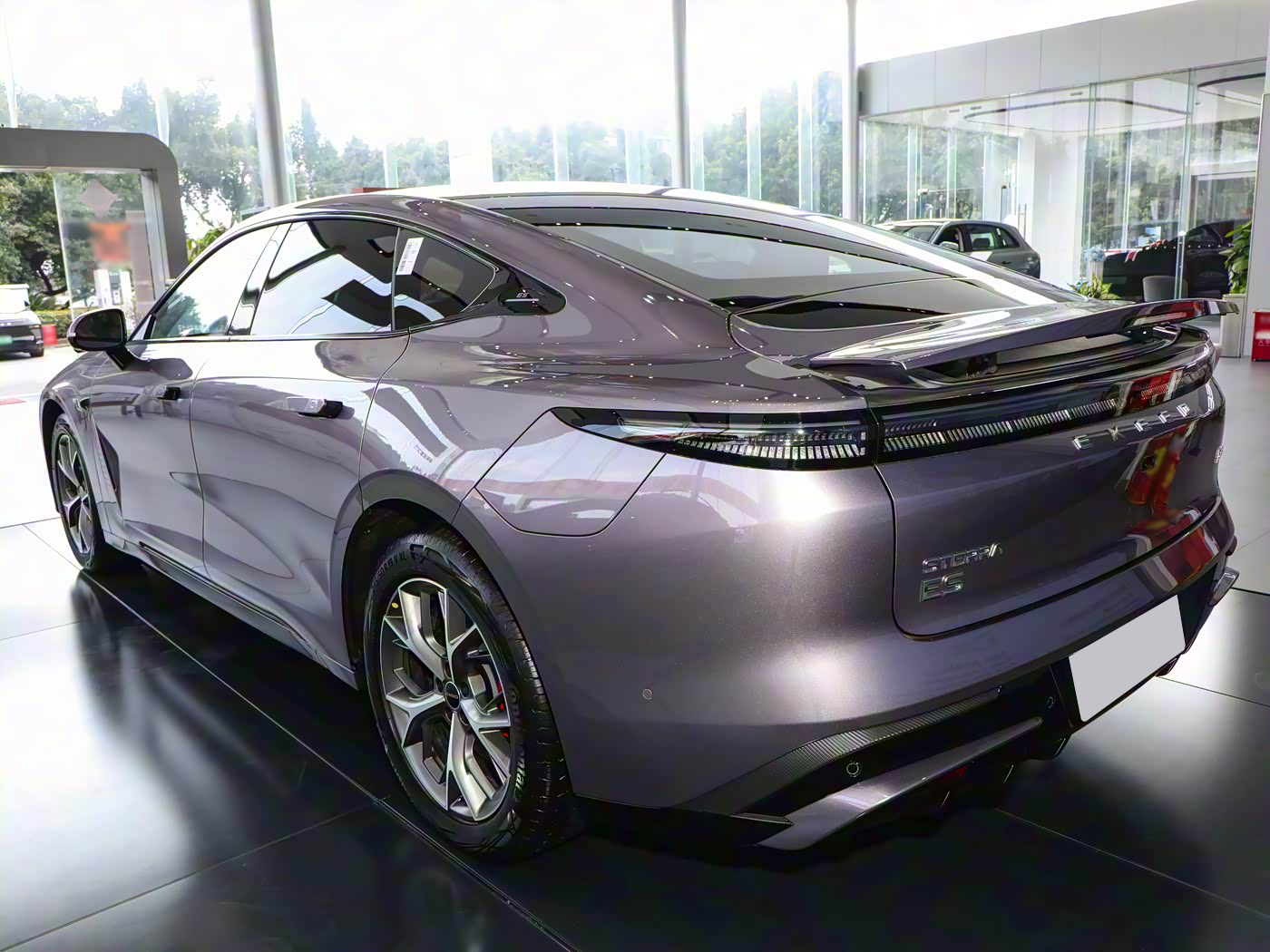 Chery представила обновлённый электроседан Exeed Exlantix ES 2026 с батареей 97,7 кВт·ч и запасом хода до 860 км