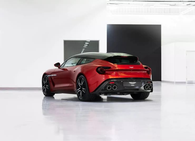 Коллекция редчайших суперкаров Aston Martin Zagato выставлена на продажу в Великобритании