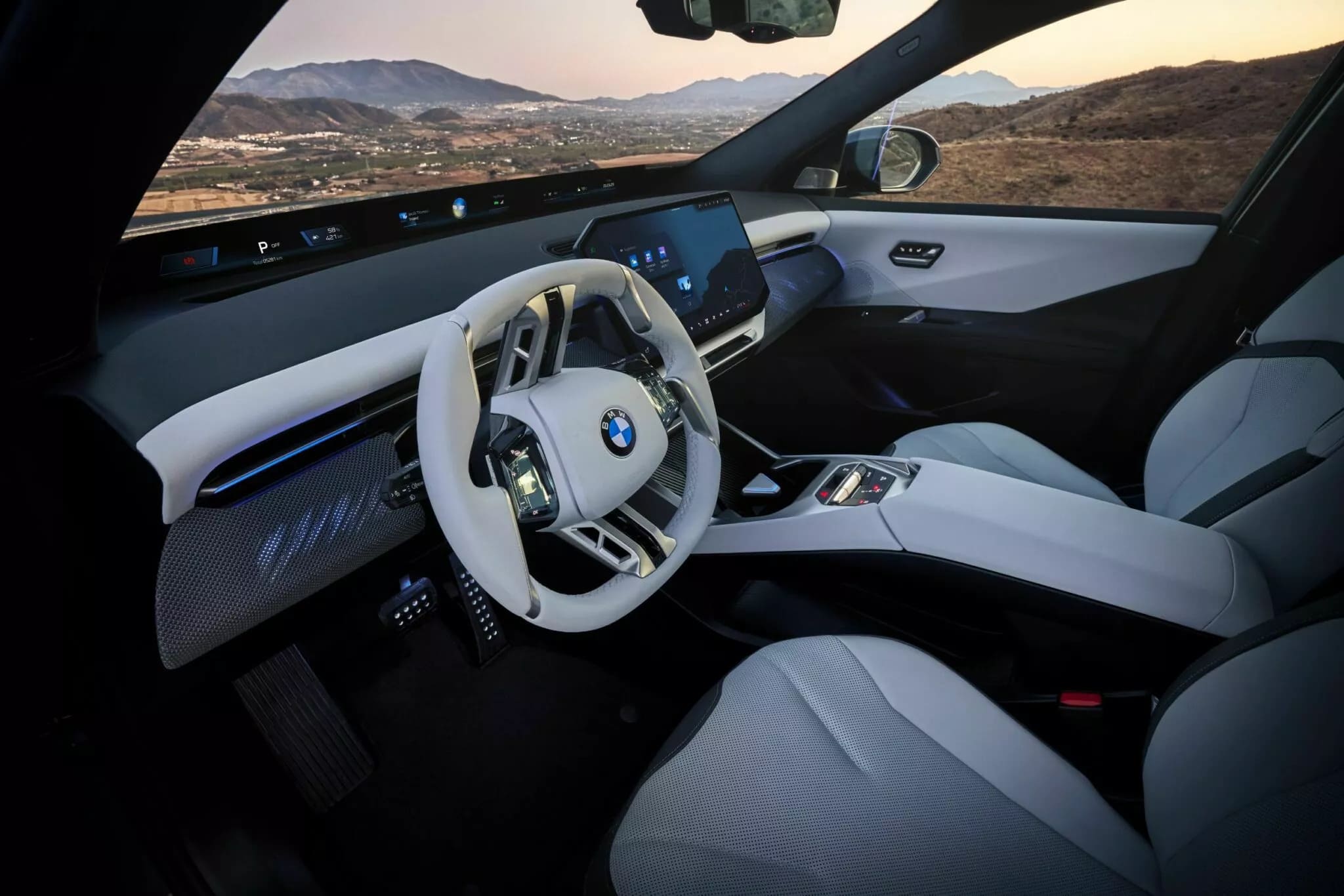 Новое поколение BMW X7: революционный дизайн, электрическая версия iX7 и технологический прорыв