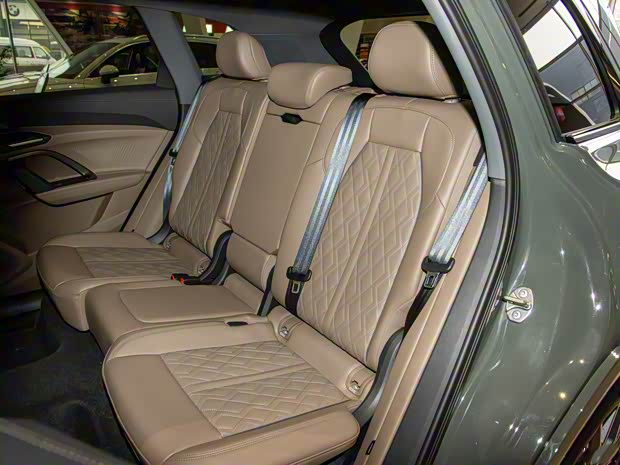 Новый Audi Q5L дебютировал в Китае: платформа PPC, технологии Huawei и обновлённый дизайн