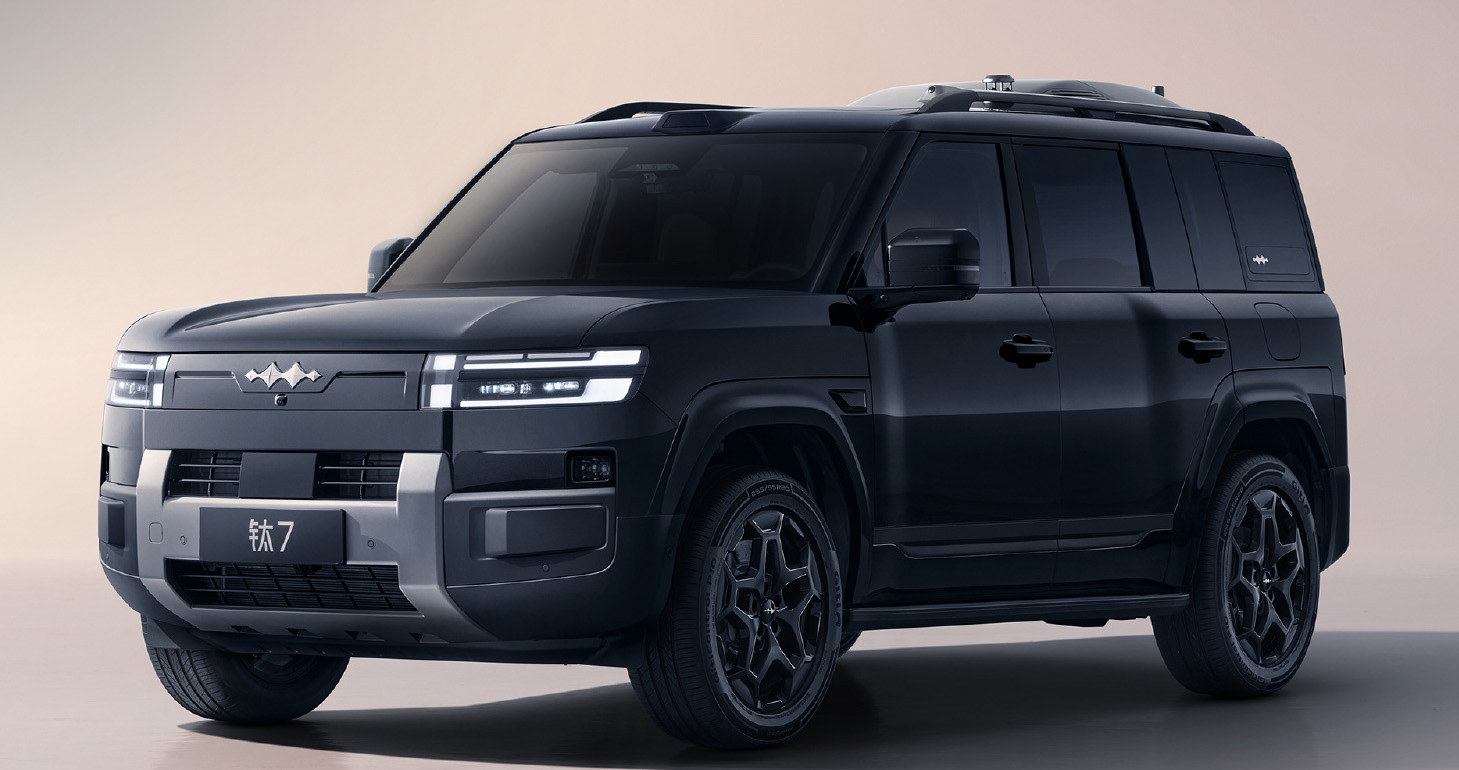 BYD представила кроссовер Leopard Titanium 7 с гибридной установкой и просторным салоном