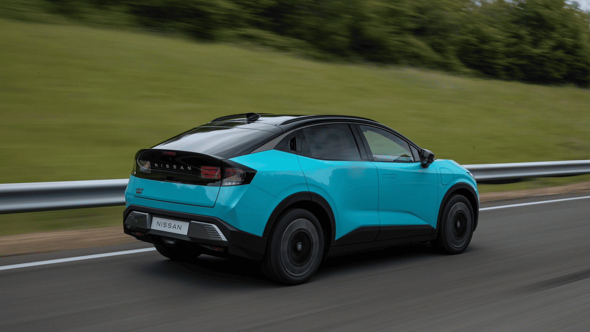 Новый Nissan Leaf 2026: электрокроссовер с запасом хода до 600 км и современным дизайном