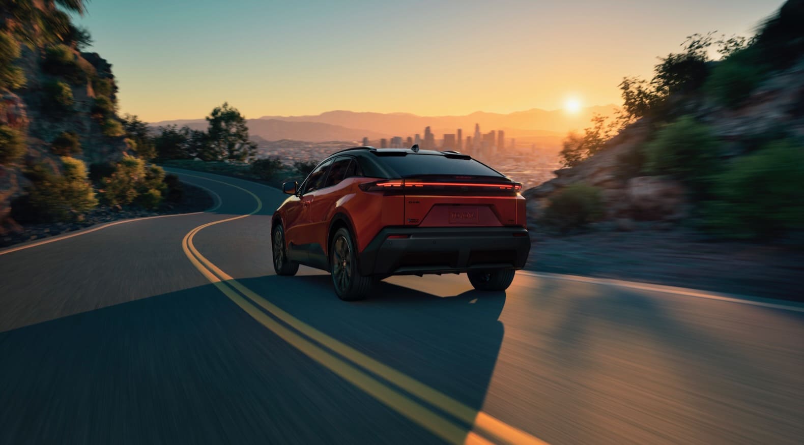 Электрический стиль: Toyota C-HR 2026 — купе-кроссовер нового поколения