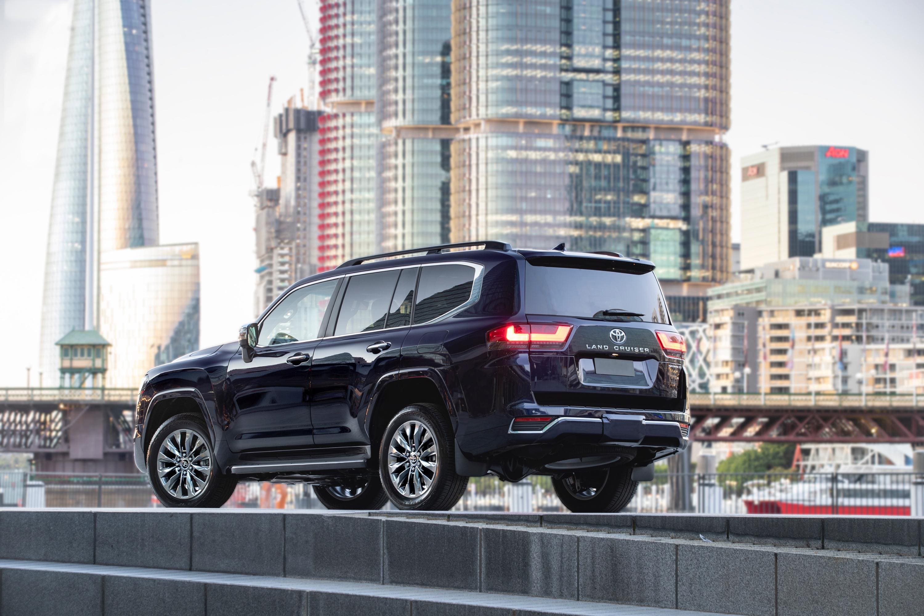 Toyota Land Cruiser 300: представлен гибридный внедорожник с рекордной мощностью