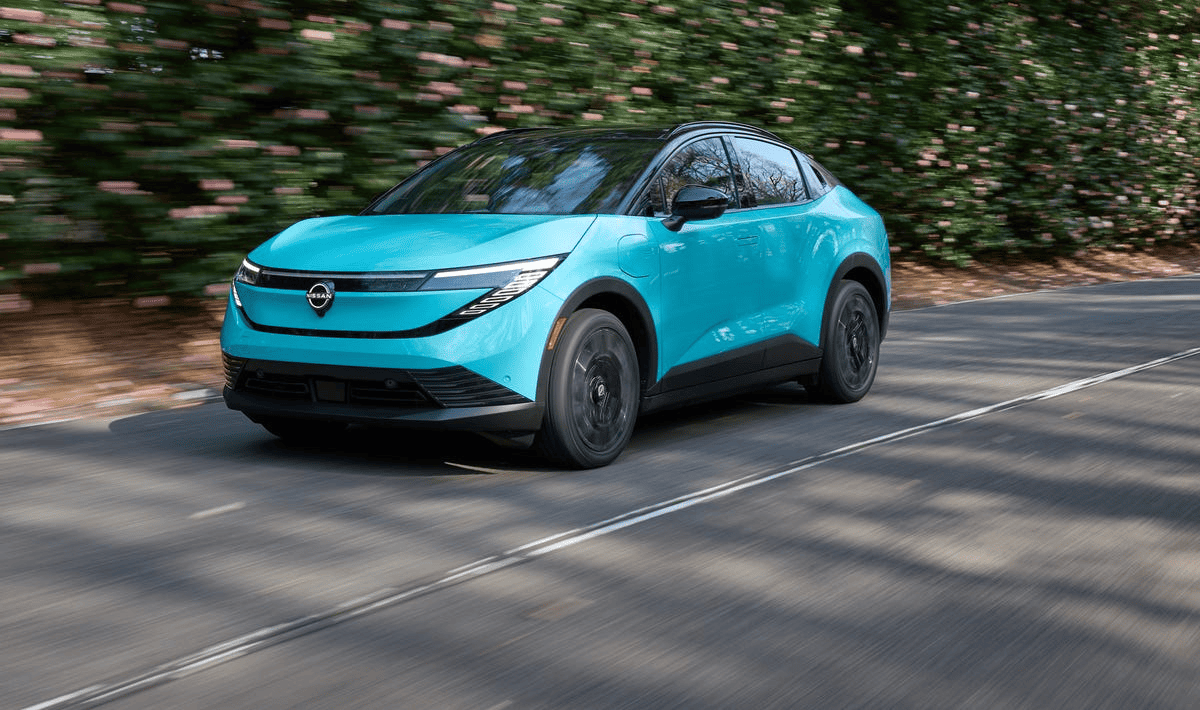 Новый Nissan Leaf 2026: электрокроссовер с запасом хода до 600 км и современным дизайном