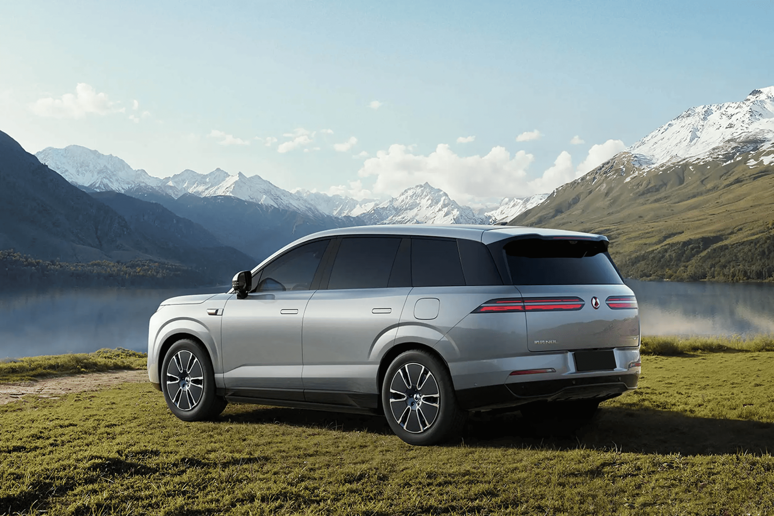 Новый флагман BYD Denza N8L: 955 л.с., дрон на крыше и до 200 км на электротяге