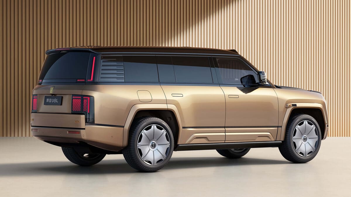 Новый роскошный электровнедорожник BYD бросает вызов Rolls-Royce Cullinan — мощь, золото и цена вдвое ниже