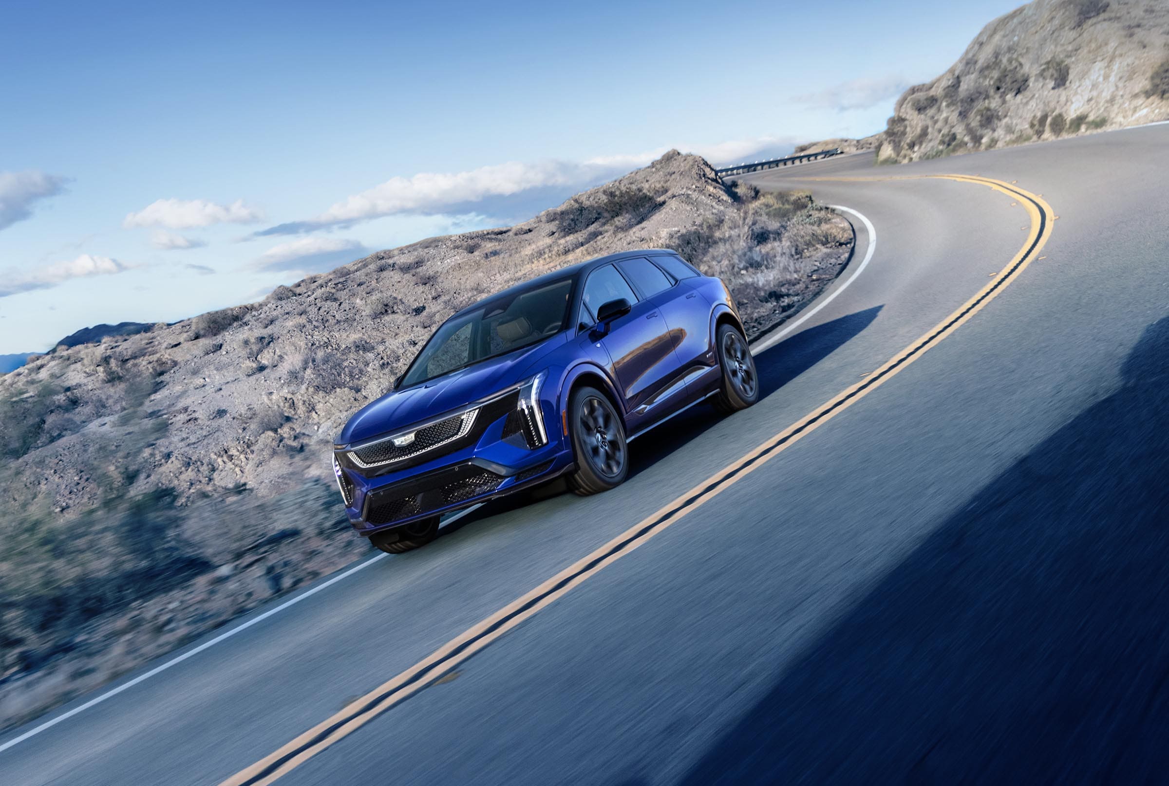 Cadillac Optiq V — мощный электрический кроссовер с более чем 500 л.с.