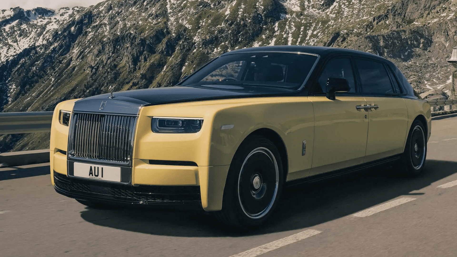 Rolls-Royce представил уникальный Phantom Goldfinger с настоящим золотым слитком в салоне — воплощение элегантности и эксклюзива