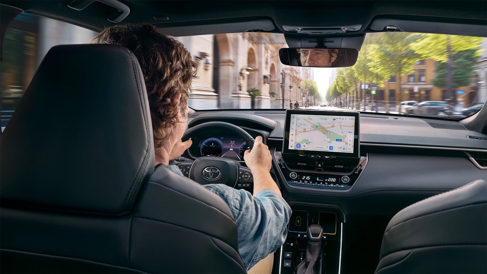 Toyota Corolla Cross: новое поколение стиля, комфорта и гибридных технологий