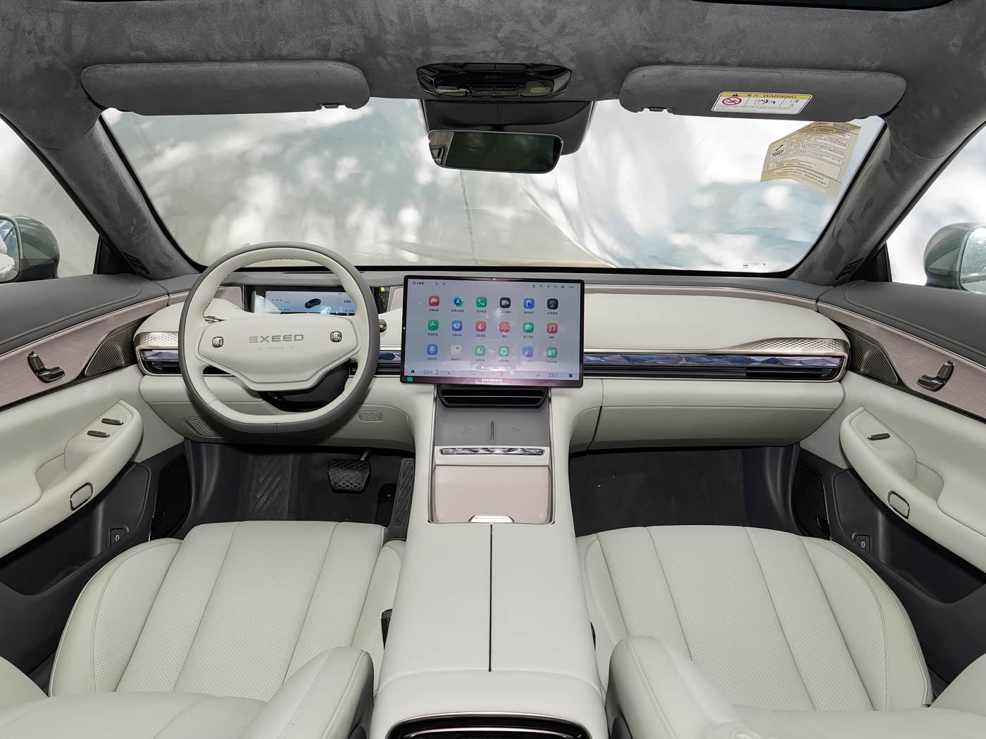 Chery представила обновлённый электроседан Exeed Exlantix ES 2026 с батареей 97,7 кВт·ч и запасом хода до 860 км