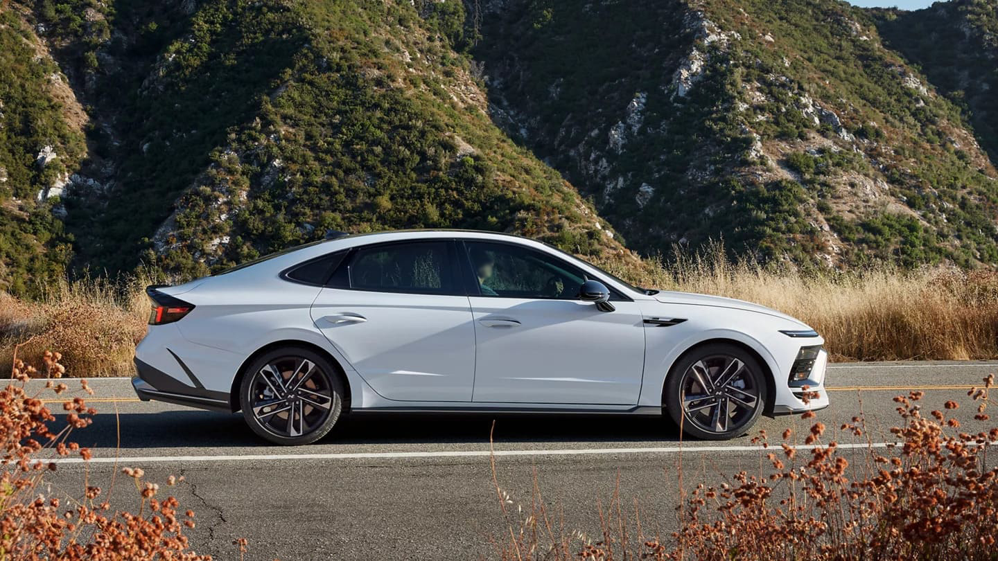 Новая Hyundai Sonata 2026: гибрид Blue Hybrid и спортивная версия SEL Sport — больше технологий и эффективности