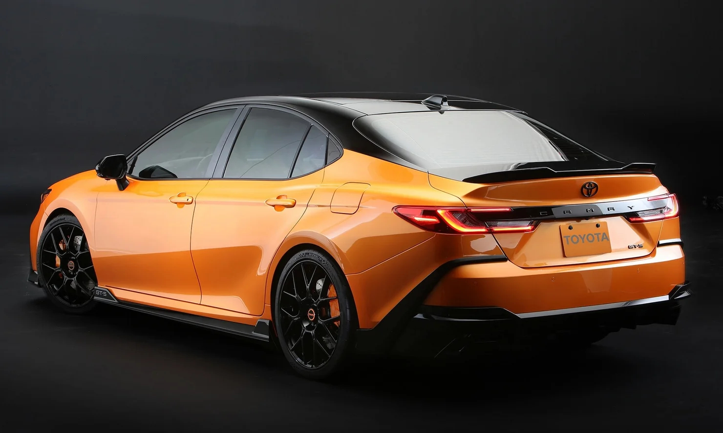Toyota представила спортивную Camry GT-S и внедорожную Corolla Cross Nasu Edition (фото)