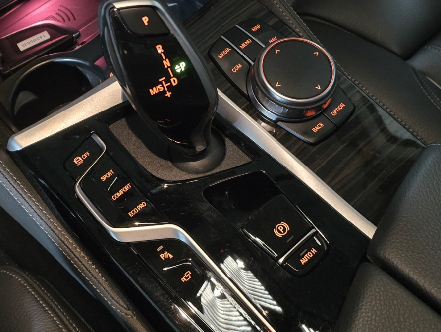 BMW 5-Series 520i Luxury 2022 - 16 BMW 5-Series 520i Luxury 2022 - 16 | kz.bex-auto.com