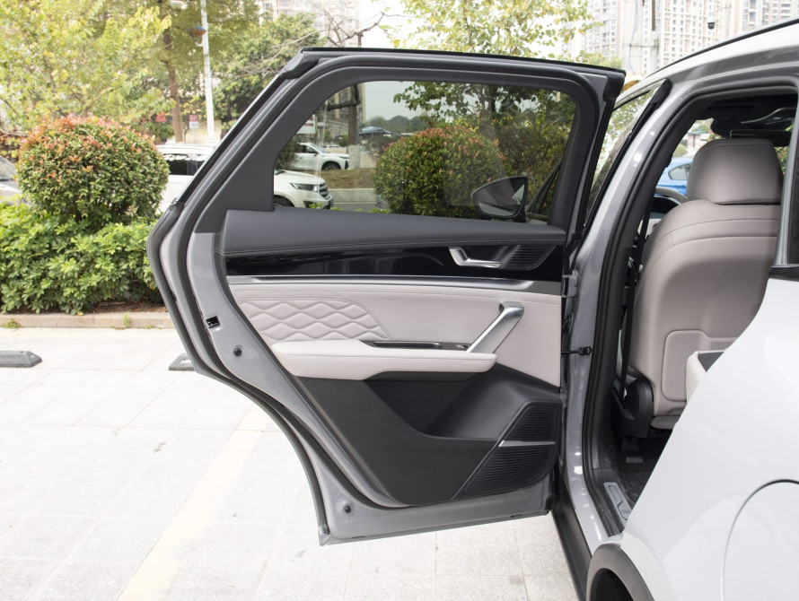 BYD Tang DM-i Basic 2025 - 35 BYD Tang DM-i Basic 2025 - 35 | kz.bex-auto.com