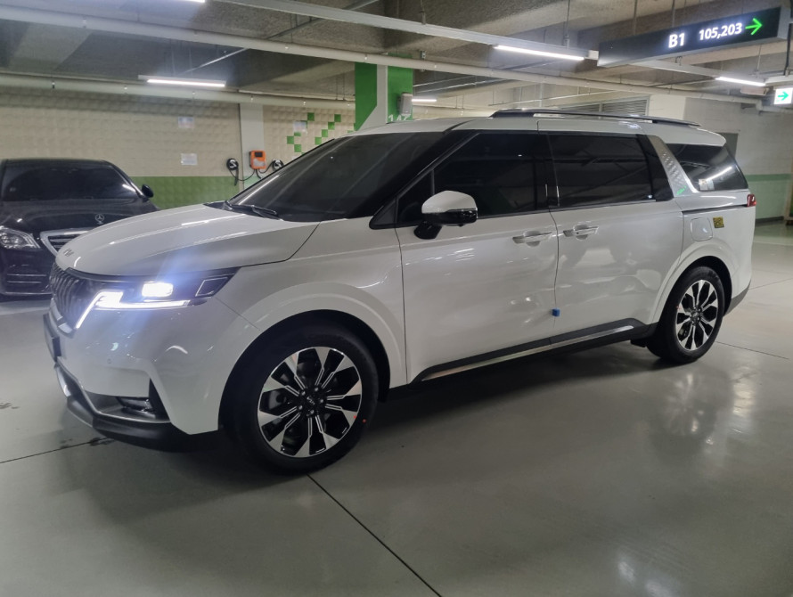 KIA Carnival Signature 9-seater 2023  KIA Carnival Signature 9-seater 2023 | kz.bex-auto.com