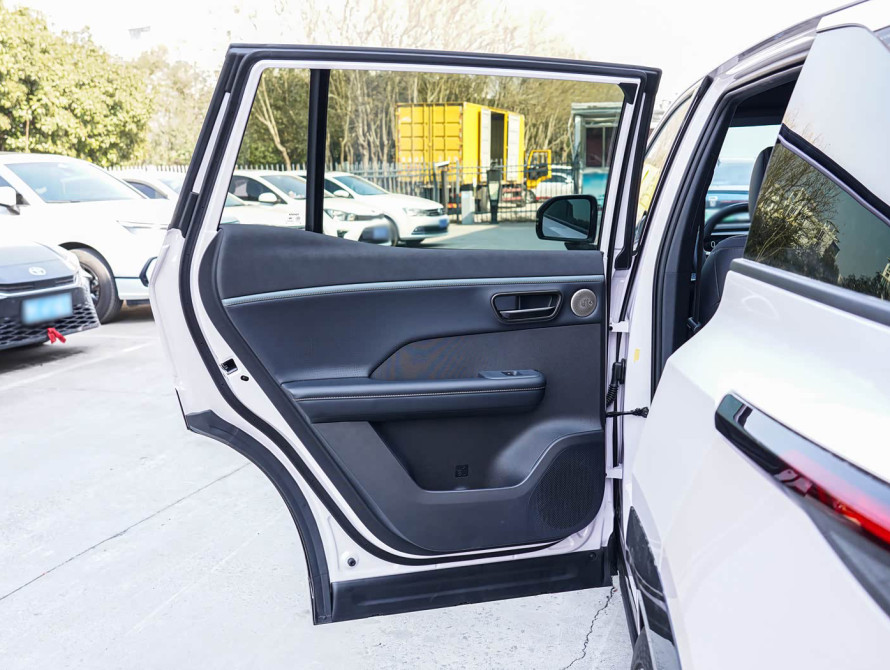 Toyota bZ3X Top 2025 - 39 Toyota bZ3X Top 2025 - 39 | kz.bex-auto.com