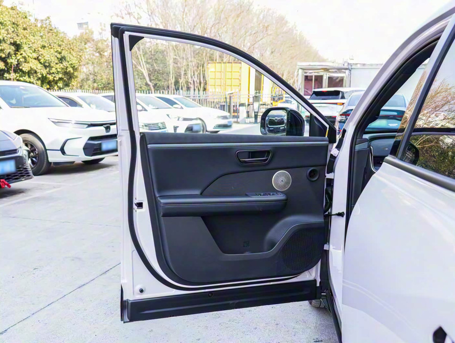 Toyota bZ3X Top 2025 - 8 Toyota bZ3X Top 2025 - 8 | kz.bex-auto.com