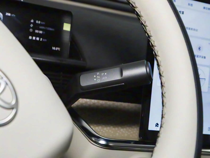 Toyota bZ3X Mid+ 2025 - 24 Toyota bZ3X Mid+ 2025 - 24 | kz.bex-auto.com