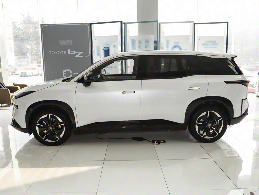 Toyota bZ3X Mid+ 2025 - 6 Toyota bZ3X Mid+ 2025 - 6 | kz.bex-auto.com