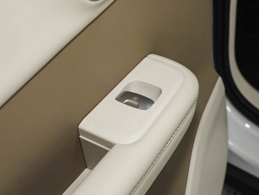 Toyota bZ3X Mid+ 2025 - 48 Toyota bZ3X Mid+ 2025 - 48 | kz.bex-auto.com