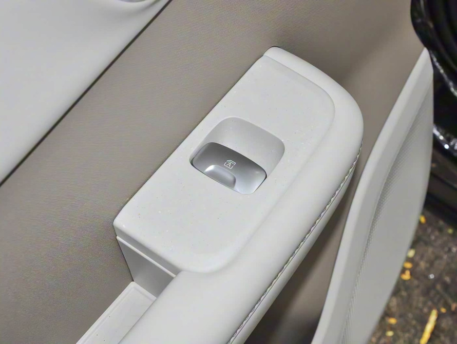 Toyota bZ3X Basic+ 2025 - 39 Toyota bZ3X Basic+ 2025 - 39 | kz.bex-auto.com