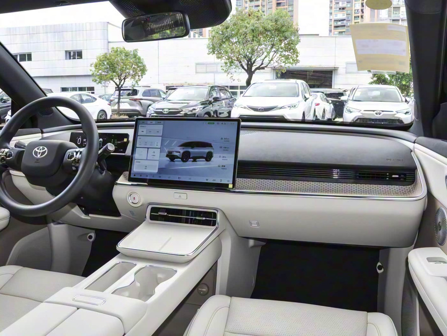 Toyota bZ3X Basic+ 2025 - 36 Toyota bZ3X Basic+ 2025 - 36 | kz.bex-auto.com