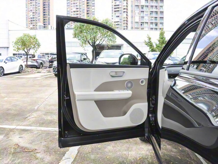 Toyota bZ3X Basic+ 2025 - 8 Toyota bZ3X Basic+ 2025 - 8 | kz.bex-auto.com