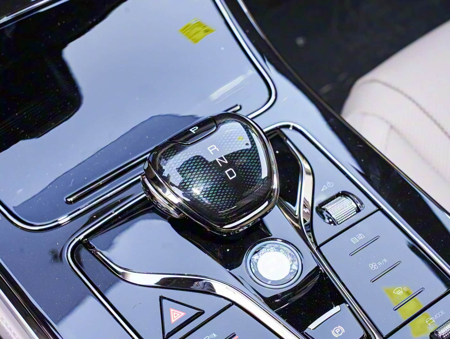 BYD Han DM-i 125KM Mid 2025 - 38 BYD Han DM-i 125KM Mid 2025 - 38 | kz.bex-auto.com