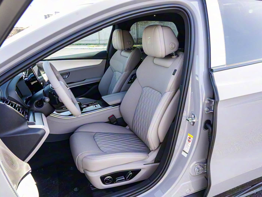 BYD Han DM-i 125KM Mid 2025 - 12 BYD Han DM-i 125KM Mid 2025 - 12 | kz.bex-auto.com