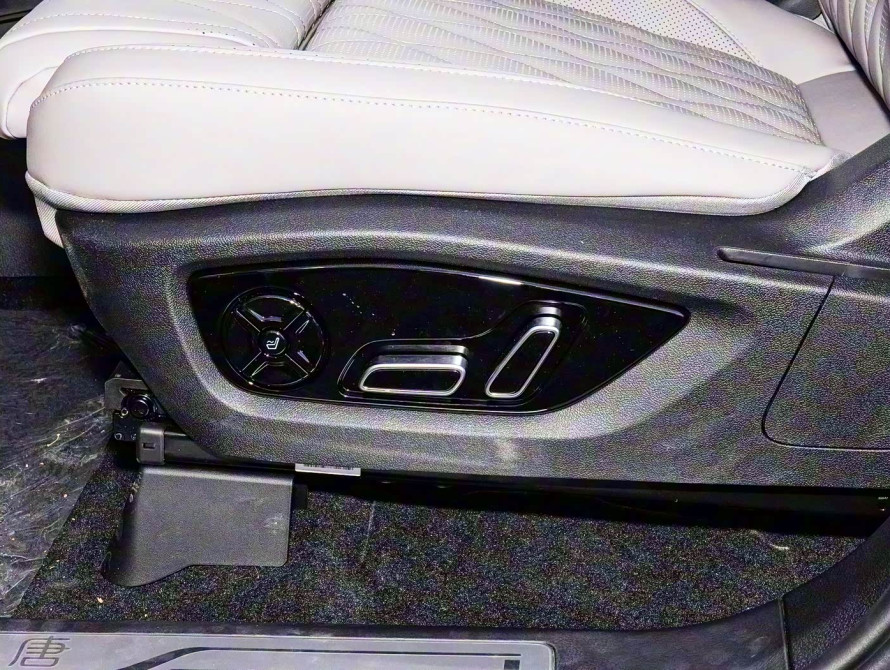 BYD Tang DM-i Top 2025 - 13 BYD Tang DM-i Top 2025 - 13 | kz.bex-auto.com