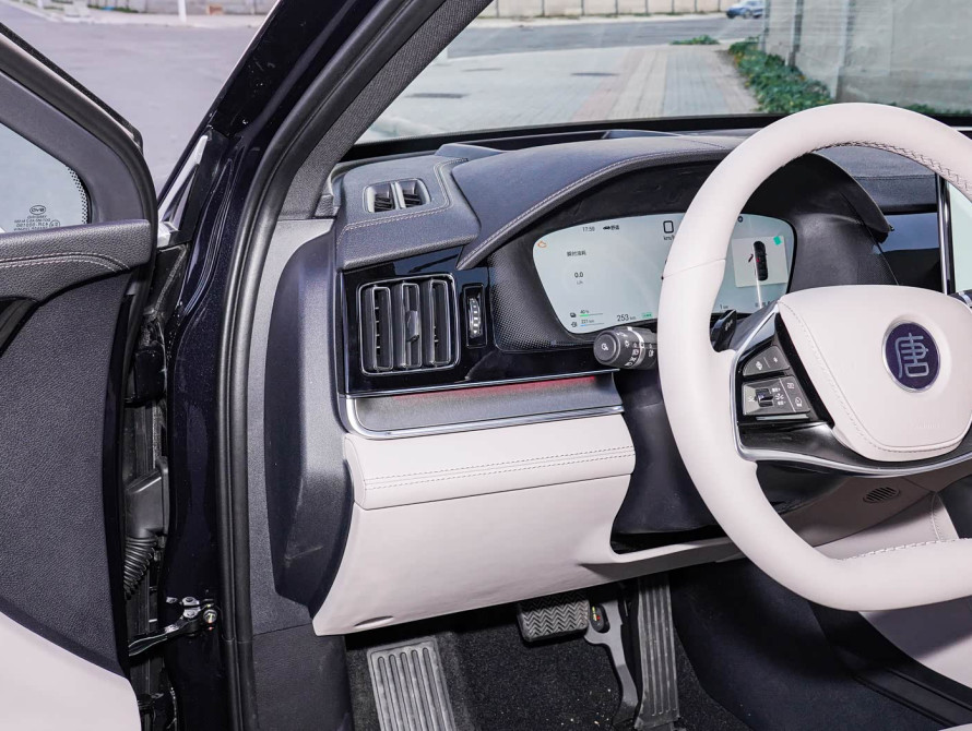 BYD Tang DM-i Top 2025 - 16 BYD Tang DM-i Top 2025 - 16 | kz.bex-auto.com