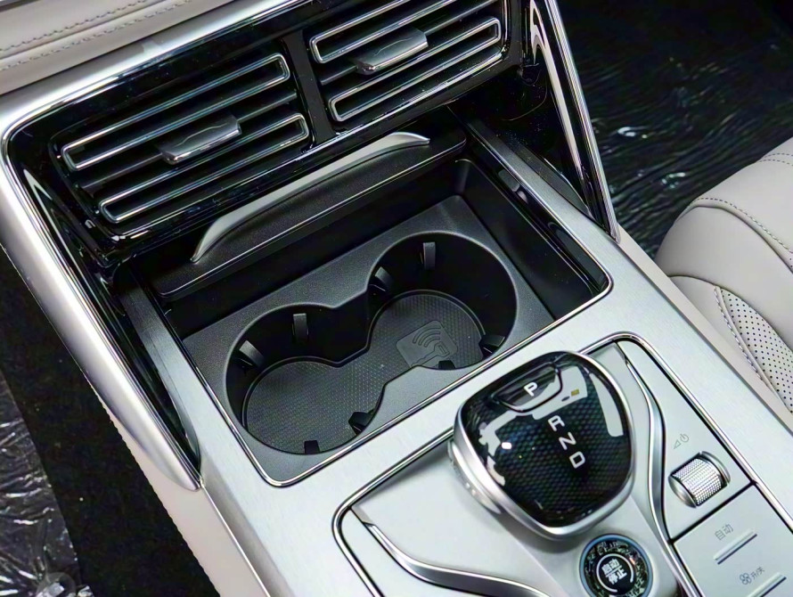 BYD Tang DM-i Mid 2025 - 40 BYD Tang DM-i Mid 2025 - 40 | kz.bex-auto.com