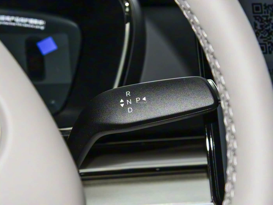 BYD Han DM-i 245KM Mid+ 2025 - 30 BYD Han DM-i 245KM Mid+ 2025 - 30 | kz.bex-auto.com