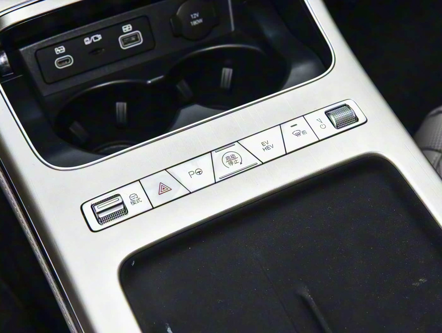 BYD Han DM-i 245KM Mid+ 2025 - 42 BYD Han DM-i 245KM Mid+ 2025 - 42 | kz.bex-auto.com